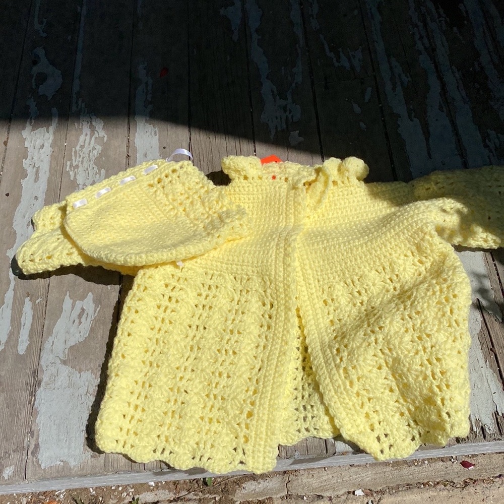 Hand made, in excellent condition. Worn once. No tears. Includes bonnet